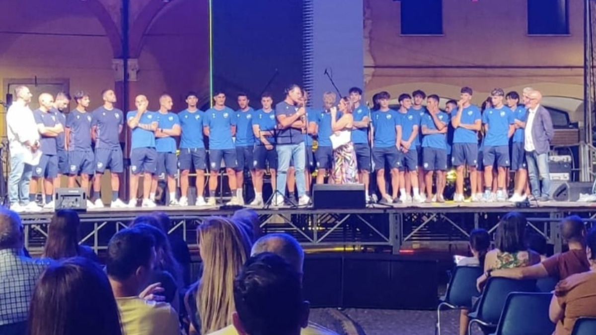 Centese, una piazza Guercino biancazzurra per la presentazione alla città